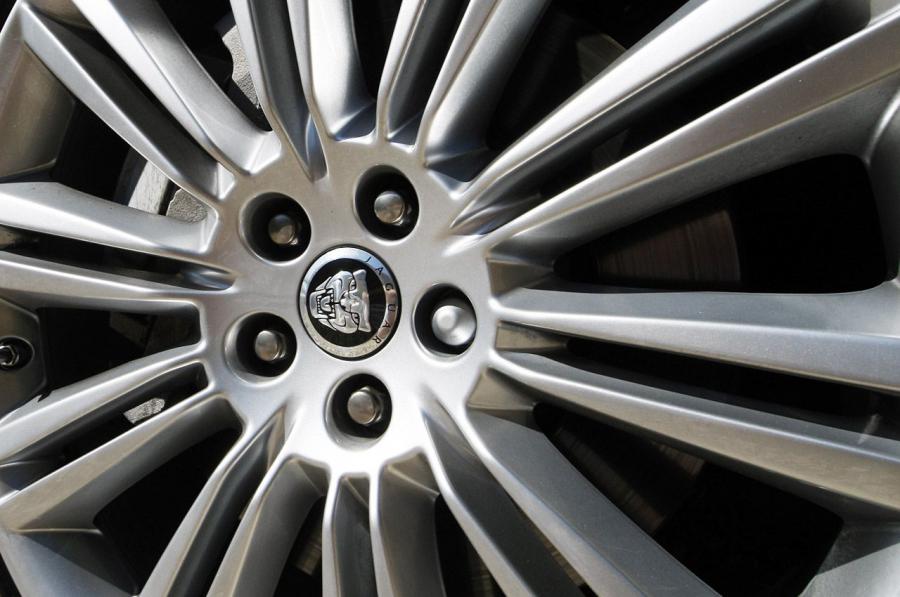  Jaguar XJ V6 2013 года  (фото 2 из 26)
